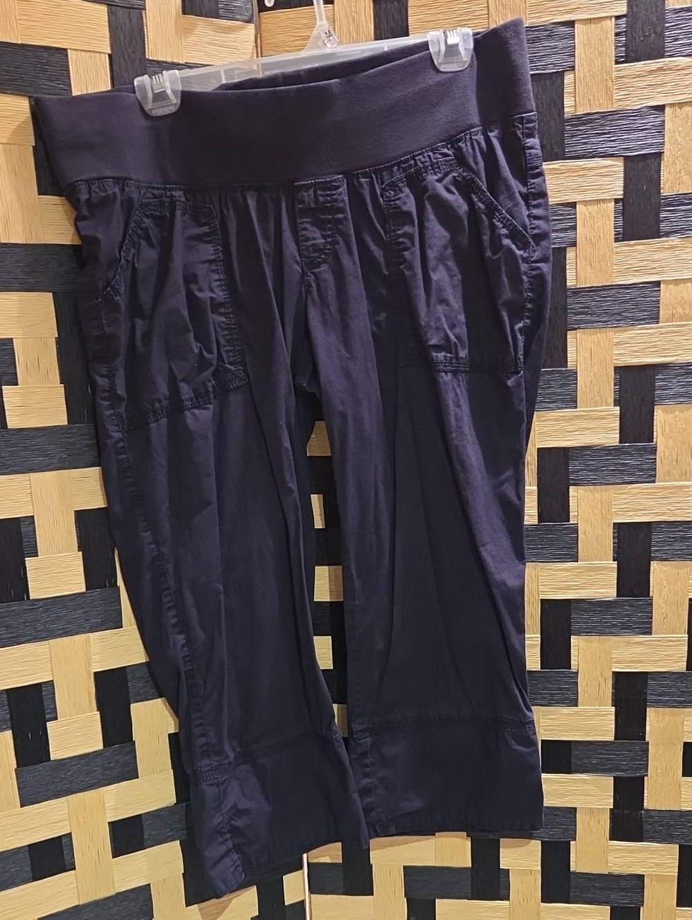 Thyme Maternity Black Pull-On Capri Pants with Wide Waistband